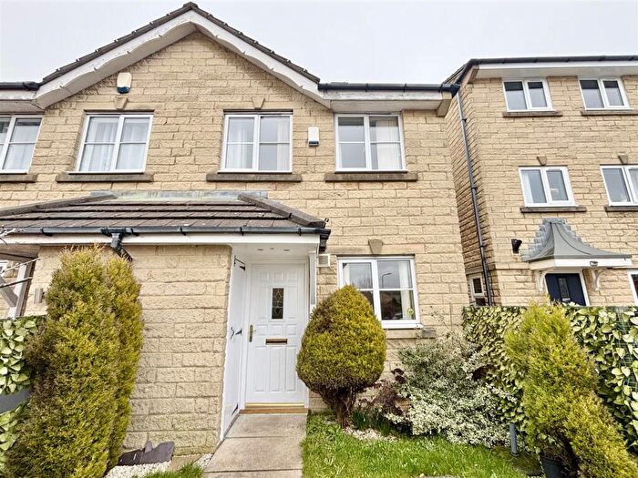 2 Bedroom Town House For Sale In Meldon Way, Westwood Park, Bradford, BD6