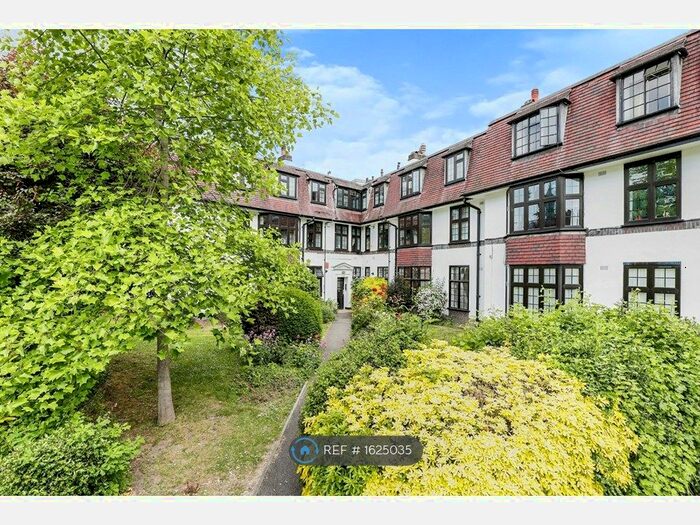 2 Bedroom Flat To Rent In Effingham Lodge, Kingston Upon Thames, KT1