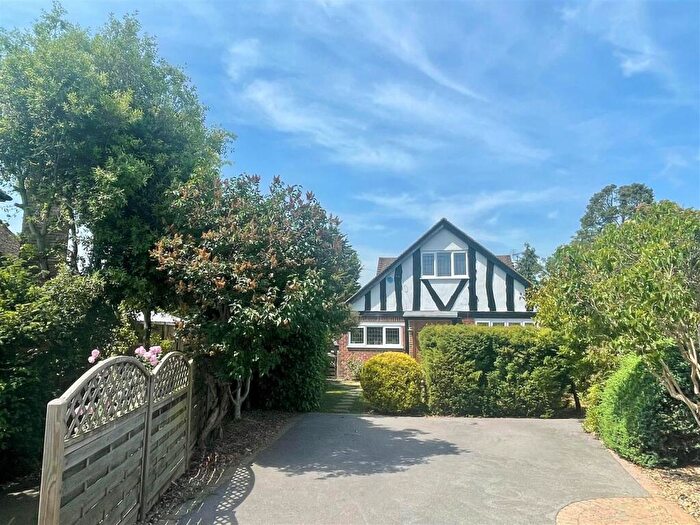 4 Bedroom Chalet For Sale In West Farm Close, Ashtead, KT21