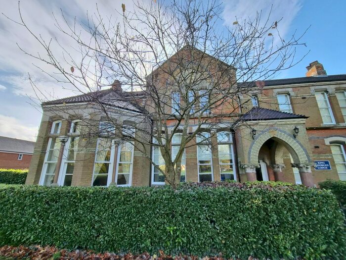 3 Bedroom Flat To Rent In Monro Drive, Guildford, GU2