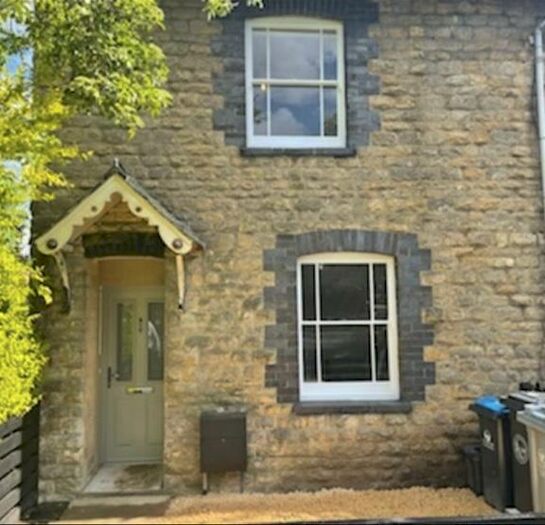 2 Bedroom Cottage To Rent In Woodstock Road, Witney, OX28
