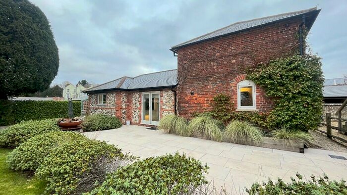 2 Bedroom Barn Conversion To Rent In Park Road, Banstead, SM7