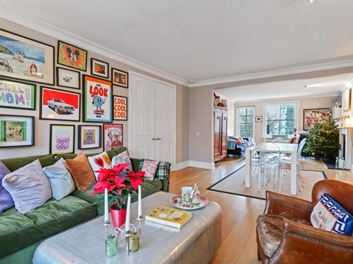 3 Bedroom Flat To Rent In Marloes Road, London, W8