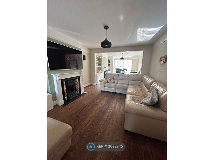 3 Bedroom End Of Terrace House To Rent In Henry Road, Chelmsford, CM1