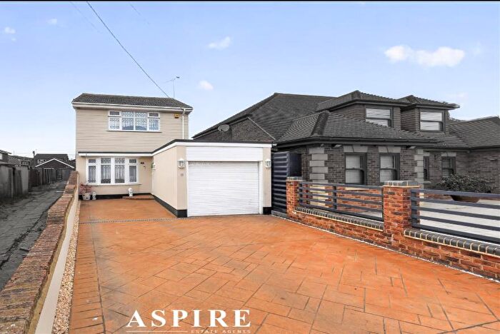 4 Bedroom Detached House For Sale In New Road, Canvey Island, SS8