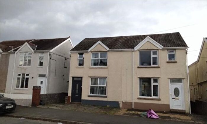 3 Bedroom Semi-Detached House To Rent In Frampton Road, Gorseinon, SA4