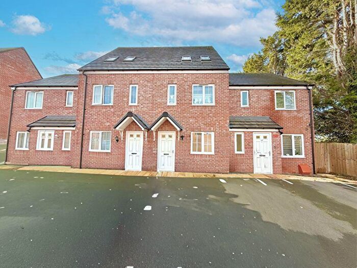 3 Bedroom Town House For Sale In Fauna Field, Dunstable, LU5
