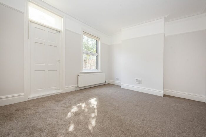 1 Bedroom Maisonette To Rent In Burton Road, Kingston Upon Thames, KT2