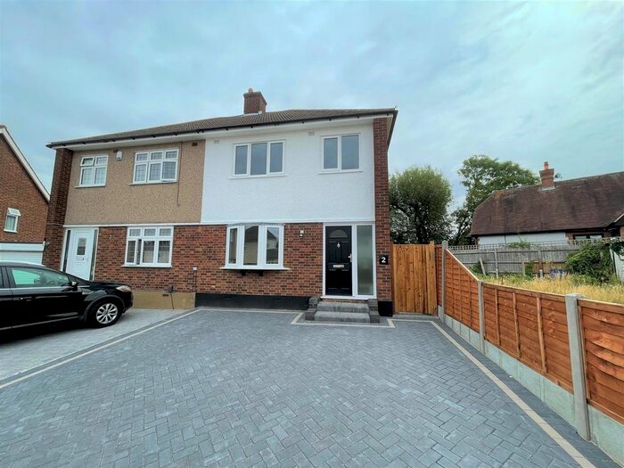 3 Bedroom Semi-Detached House To Rent In Rutland Approach, Hornchurch, RM11
