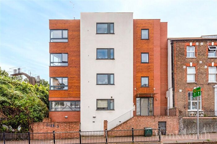 1 Bedroom Apartment To Rent In Waldram Crescent, London, SE23