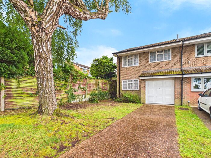 3 Bedroom Semi Detached House For Sale In Victoria Avenue, South Croydon, CR2