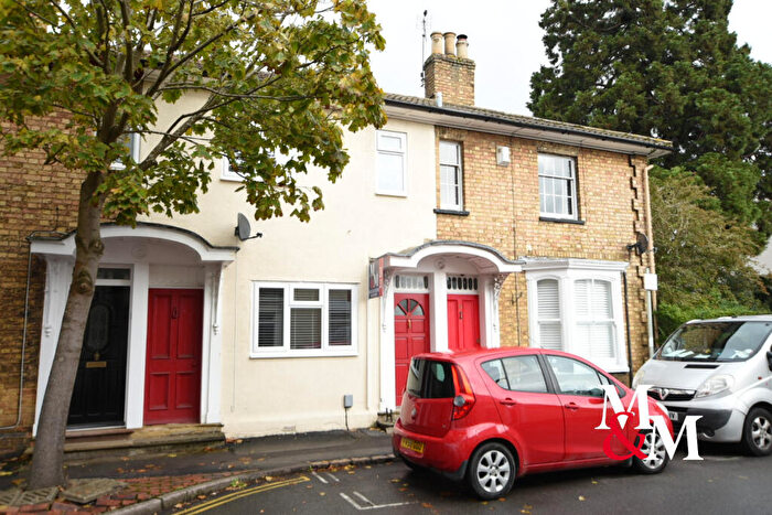 2 Bedroom Terraced House To Rent In New Road, LU7