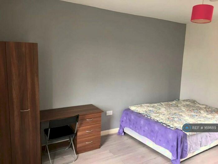 4 Bedroom Terraced House To Rent In Almondbury Bank, Huddersfield, HD5