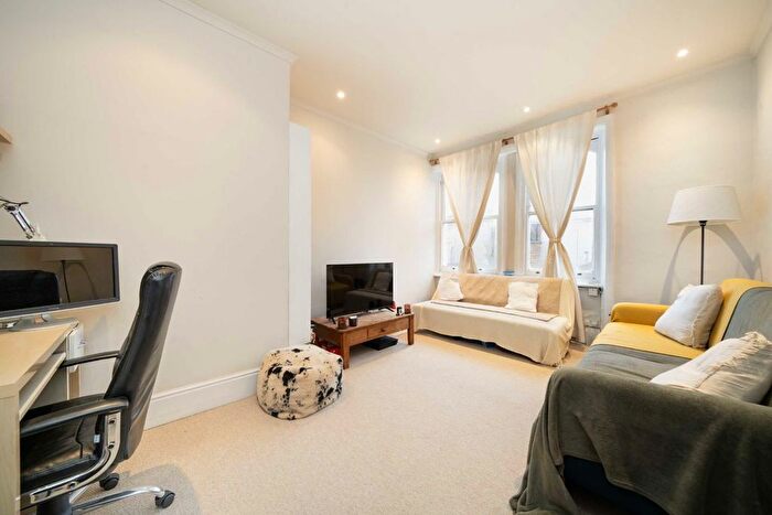 1 Bedroom Flat For Sale In Gwendwr Road, London, W14