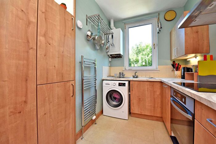 2 Bedroom Flat For Sale In Richmond Terrace, Rosemount, Aberdeen, AB25