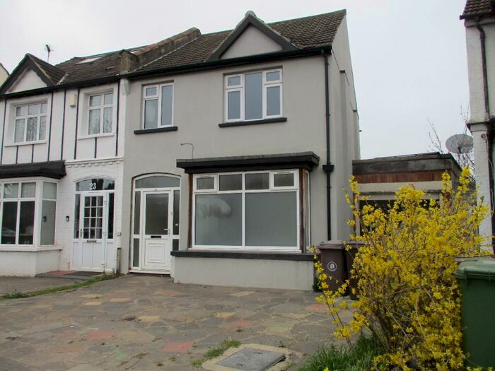 3 Bedroom Semi-Detached House To Rent In Hackbridge Road, Wallington, Surrey, SM6