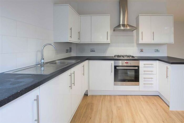 4 Bedroom Flat To Rent In Southcroft Road, London SW16