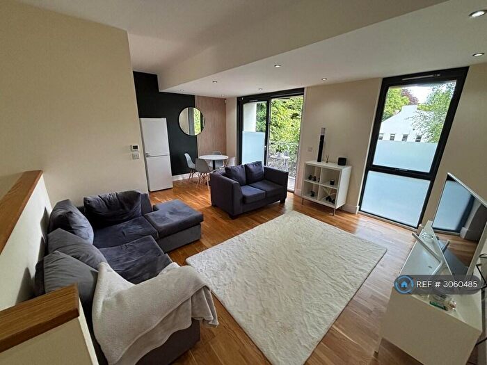 2 Bedroom End Of Terrace House To Rent In Buckingham Place, Headingley, Leeds, LS6