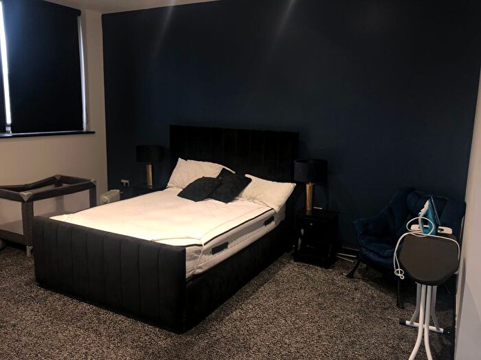 2 Bedroom Flat To Rent In Bradford Old Road, Cottingley, Bingley, BD16