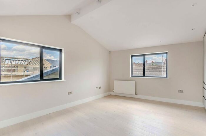 1 Bedroom Flat To Rent In Gayford Road, Shepherd's Bush, London, W12
