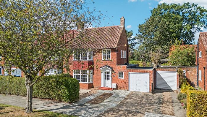 3 Bedroom Semi-Detached House For Sale In Longcroft Lane, Welwyn Garden City, Hertfordshire, AL8