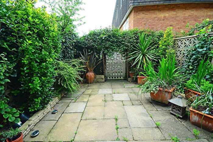 4 Bedroom Property To Rent In Westleigh Avenue, Putney, London, SW15