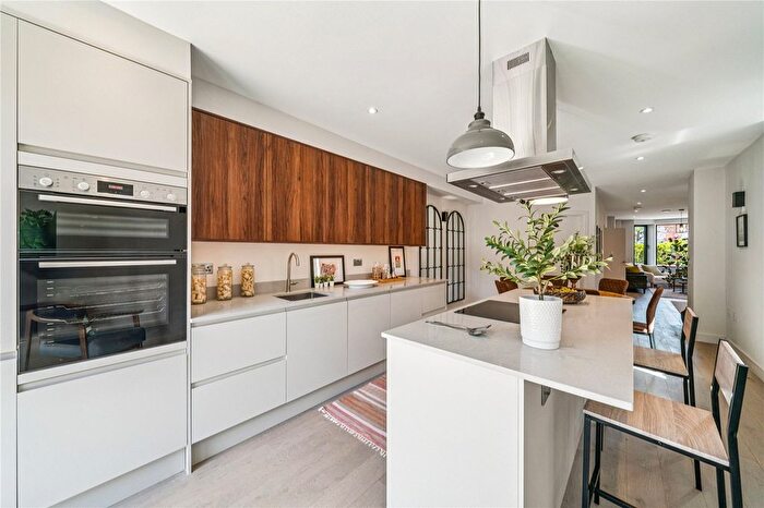 5 Bedroom Detached House For Sale In Eardley Road, SW16