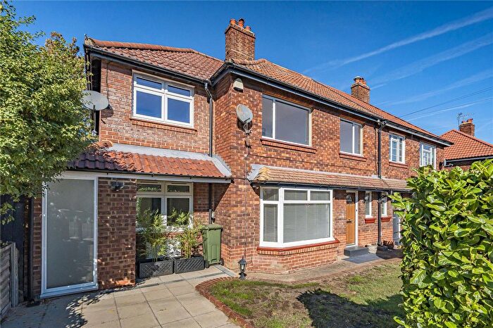 4 Bedroom Semi Detached House For Sale In Murray Road, Richmond, TW10