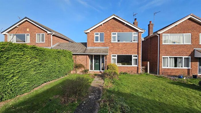 3 Bedroom Detached House For Sale In Oak Avenue, Bingham, NG13