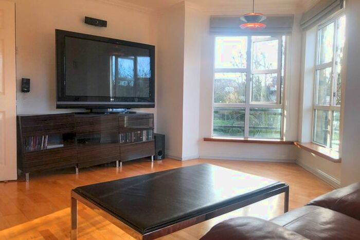 2 Bedroom Flat To Rent In Milton Court, Chesterton Close, London, SW18