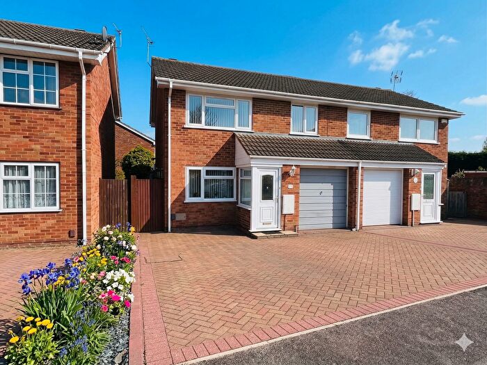 3 Bedroom Semi Detached House For Sale In Glenwoods, Newport Pagnell, MK16