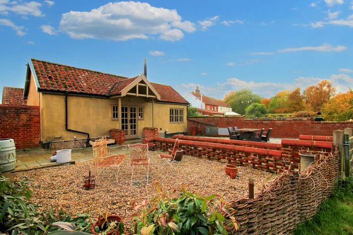 1 Bedroom Detached Bungalow To Rent In Low Street, Norwich, NR9