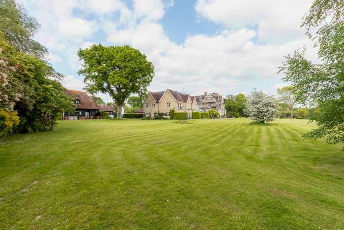 3 Bedroom Flat For Sale In Brighton Road, Horsham, RH13