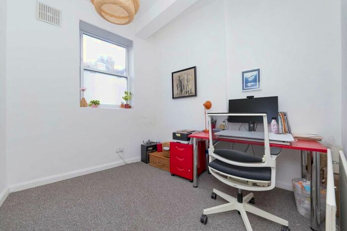 2 Bedroom Flat For Sale In Dartmouth Park Hill, London, N19