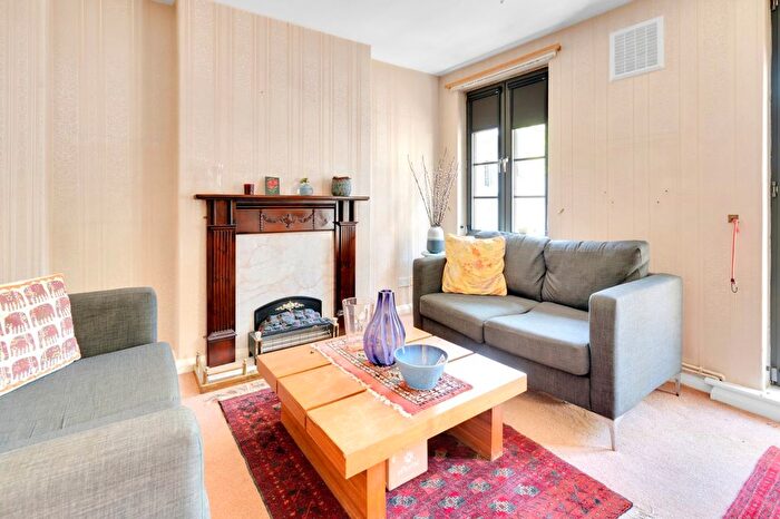 2 Bedroom Flat To Rent In Great Percy Street, London, WC1X