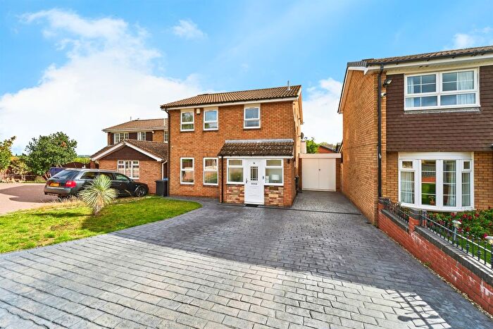 4 Bedroom Detached House For Sale In St. Augustus Close, West Bromwich, B70