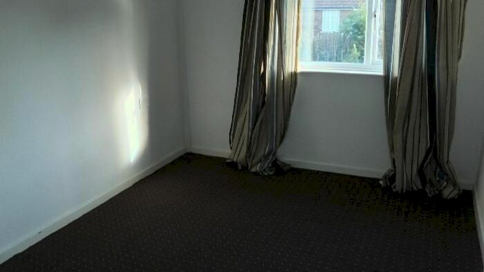 2 Bedroom Semi-Detached House To Rent In Denbury Mount, Holmewood, Bradford, BD4