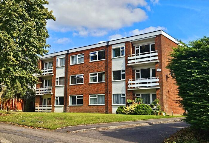 2 Bedroom Flat For Sale In Ladbroke Road, Redhill, Surrey, RH1