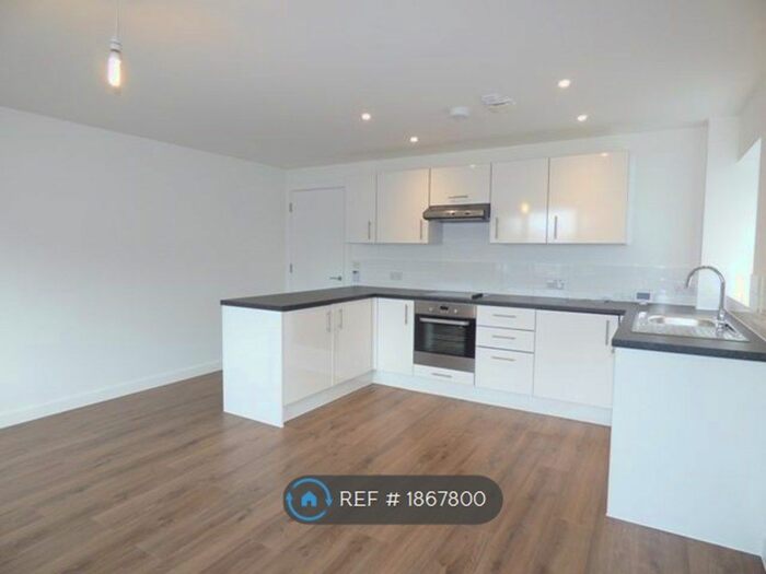 1 Bedroom Flat To Rent In Emerson Mews, New Malden, KT3