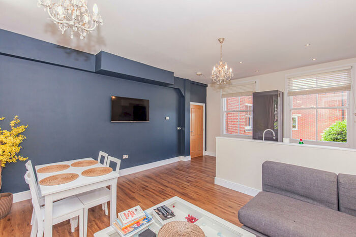 2 Bedroom Apartment To Rent In Woodstock Road, Central North Oxford, OX2