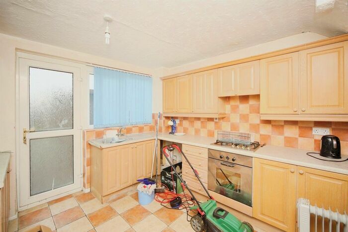 3 Bedroom End Of Terrace House For Sale In Highwood Avenue, Solihull, B92