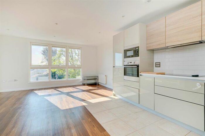 2 Bedroom Flat To Rent In Alacia Court, Palmerston Road, London, W3