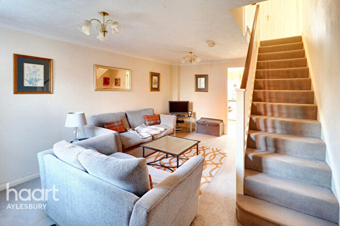 3 Bedroom End Of Terrace House For Sale In Hinds Way, Aylesbury, HP21