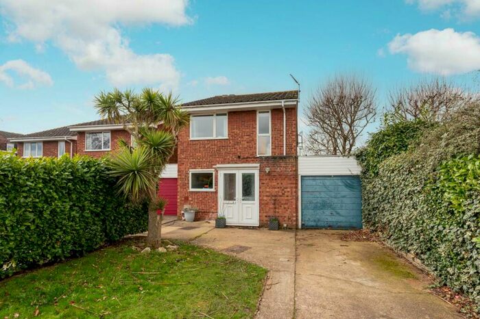 4 Bedroom House To Rent In Winchilsea Crescent, West Molesey, KT8