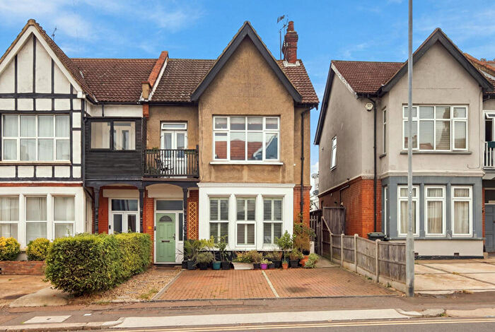 3 Bedroom Flat For Sale In Valkyrie Road, Westcliff-on-sea, SS0