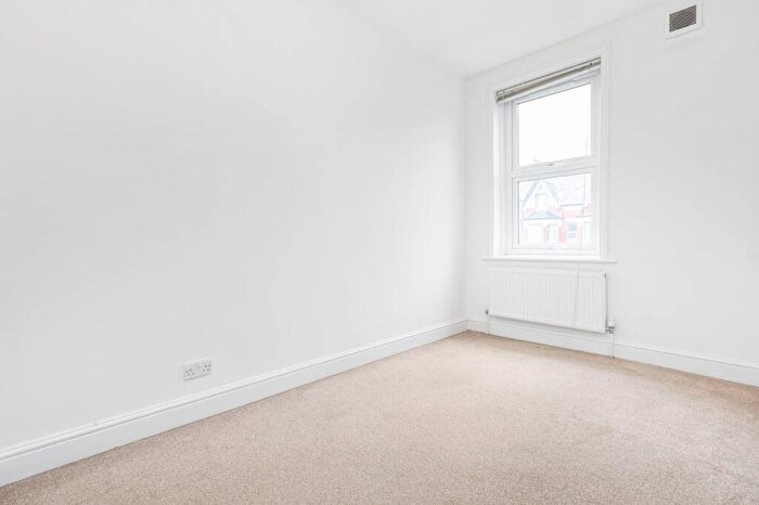 2 Bedroom Flat To Rent In Chichele Road, London, NW2