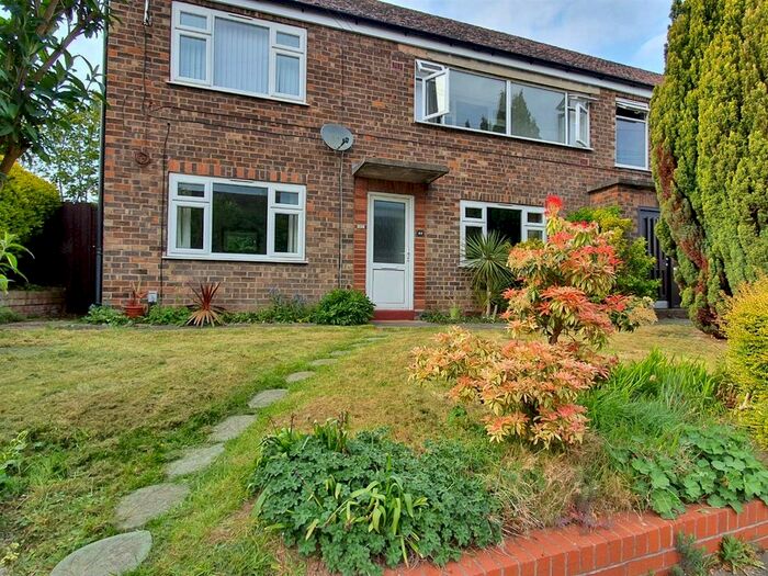 2 Bedroom Flat To Rent In Oakenfield, Lichfield, WS13