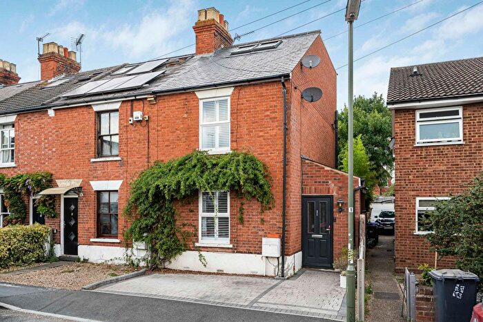 3 Bedroom End Terrace House For Sale In Queens Road, Egham, Surrey, TW20