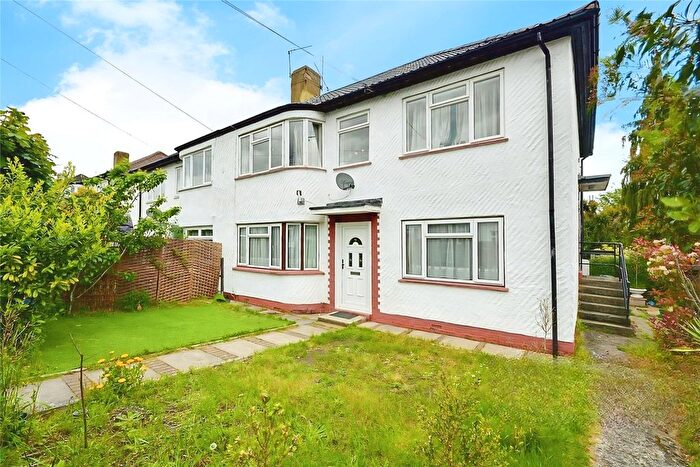 2 Bedroom Flat To Rent In Otterburn Gardens, Isleworth, TW7