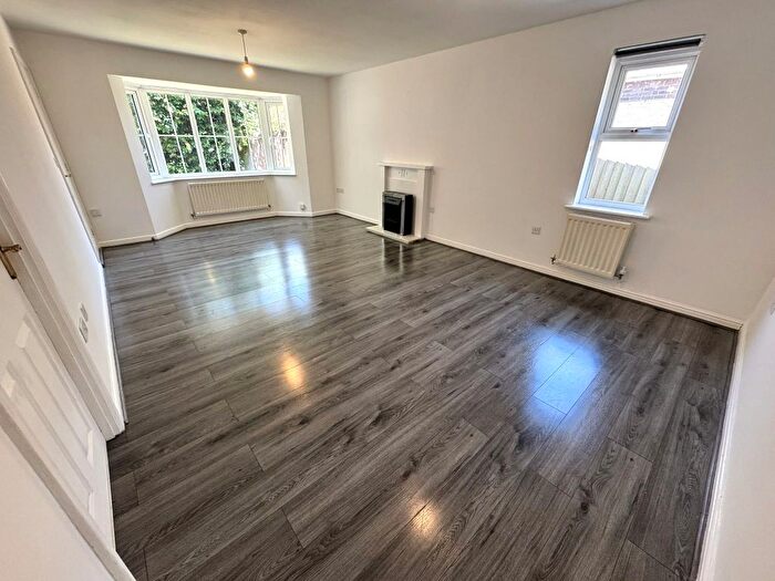 3 Bedroom Bungalow For Sale In Deans Gate, Willenhall, WV13